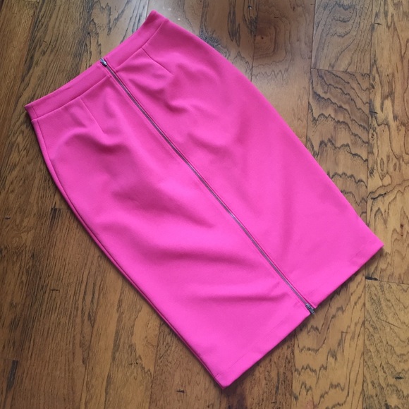 Dresses & Skirts - Halogen pink zipper back skirt size 6