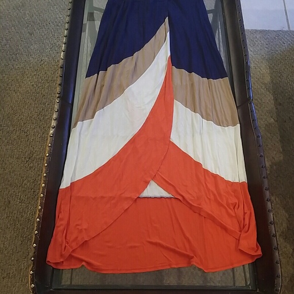 Adorable long maxi dress. - Picture 2 of 4