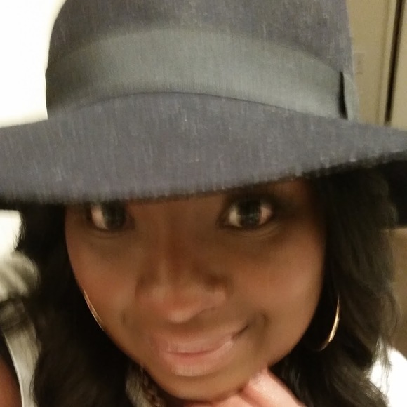 Meet your Posher, Latasha - Picture 1 of 1