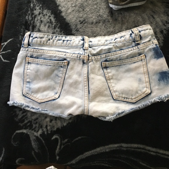 Shorts - Picture 3 of 3