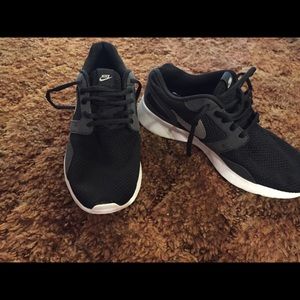 Women's size 8 NIKE