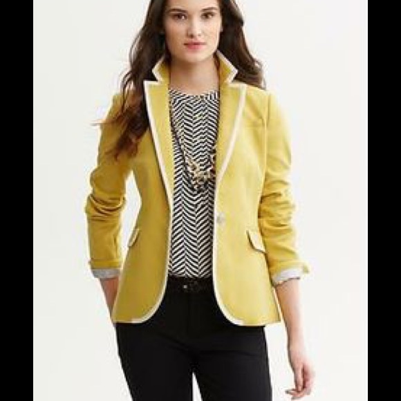 SOLD!!!β
π€ Spring/fall yellow blazer. - Picture 2 of 4