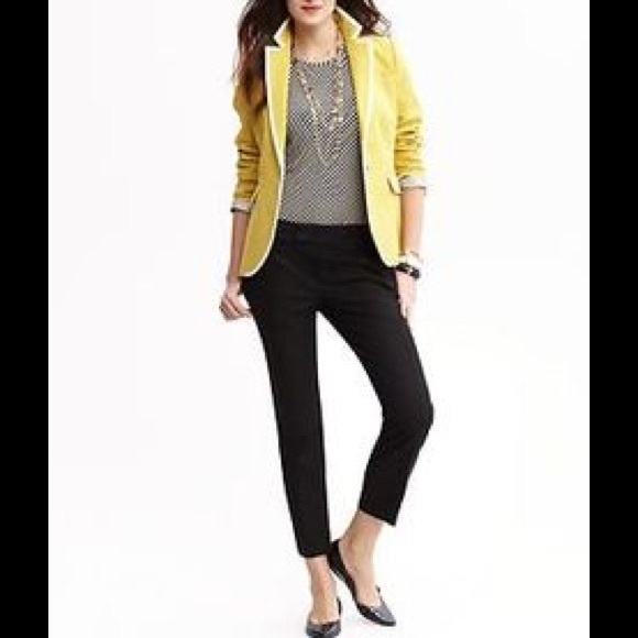 SOLD!!!β
π€ Spring/fall yellow blazer. - Picture 3 of 4