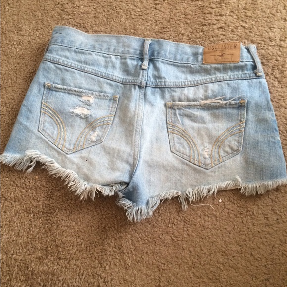 Hollister High Rise Cut Offs - Picture 2 of 2