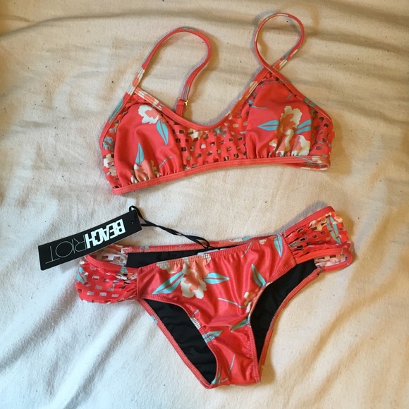 Beach Riot bikini!!