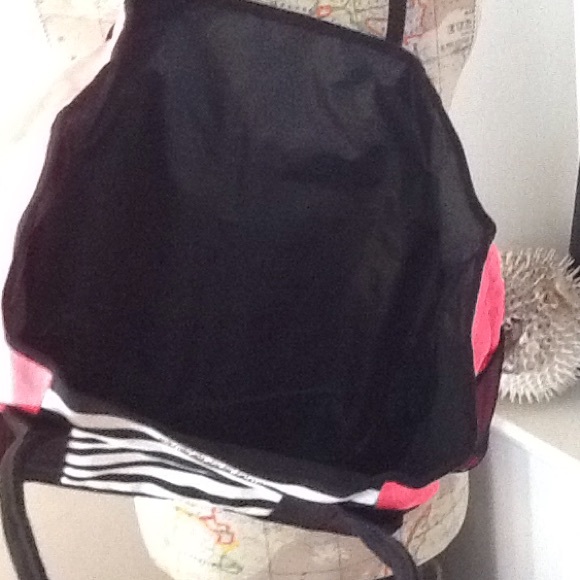 BNWOT VS TOTE $40 - Picture 2 of 3