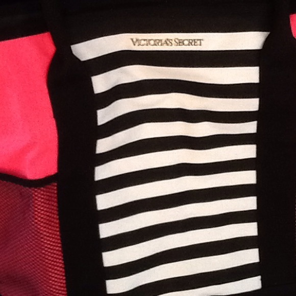 BNWOT VS TOTE $40 - Picture 3 of 3