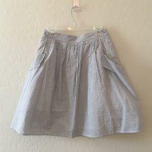 Gap Skirt - knee length with pockets