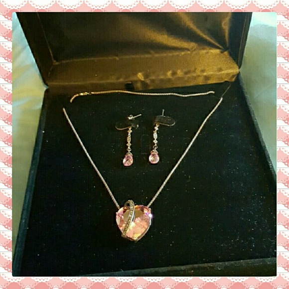 SOLD.....PINK CRYSTAL EARING & HEART💕 - Picture 1 of 1