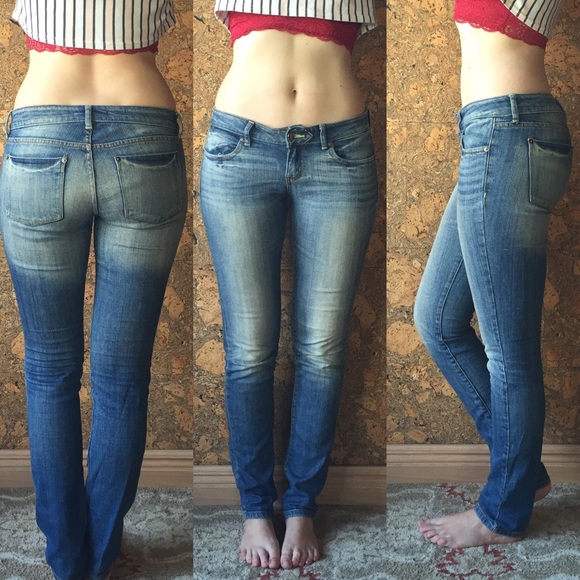 Distressed skinny jeans