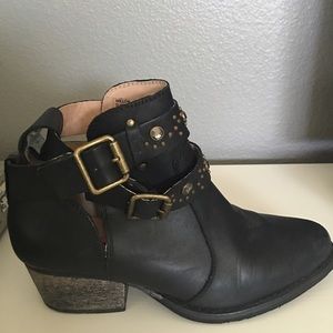 Betsey Johnson Booties 7.5