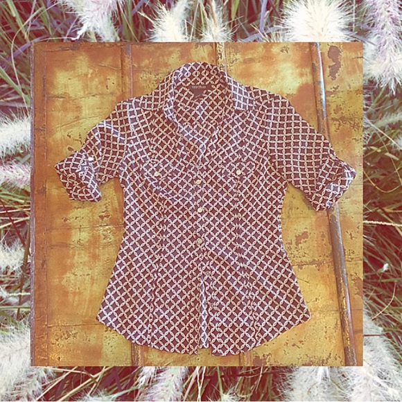 { white house | black market } black & white top