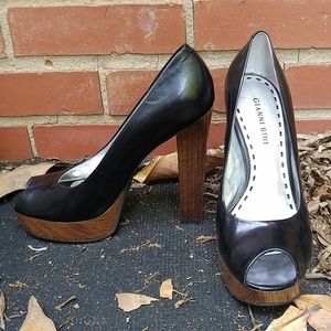 Gianni Bini open toe leather & wooden heel
