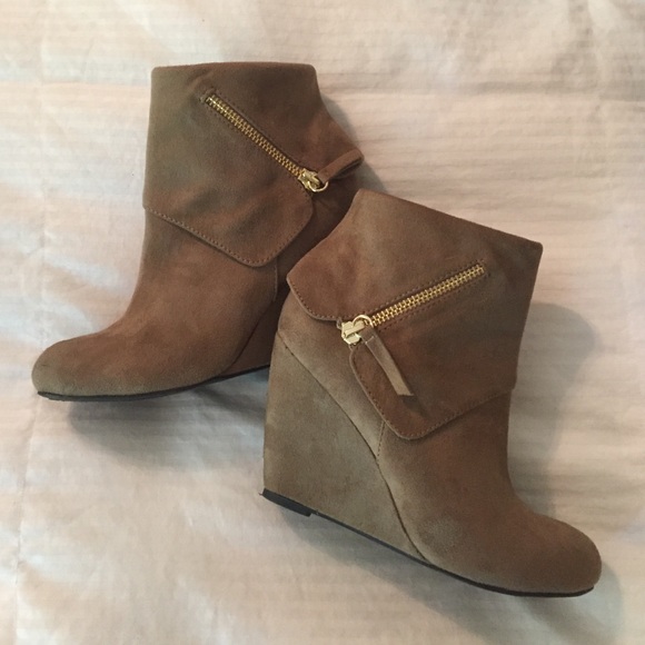 Zigi Soho Karlie Wedge Bootie!