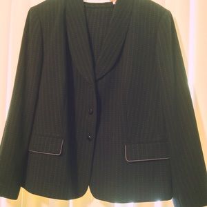 Plus size 2-piece Black skirt suit
