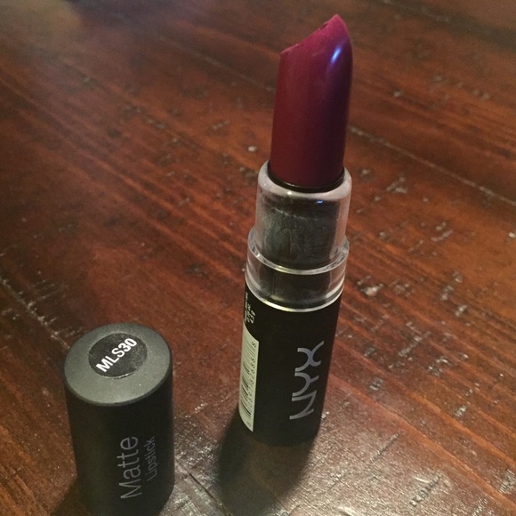 NYX Matte Aria Lipstick - Picture 2 of 3