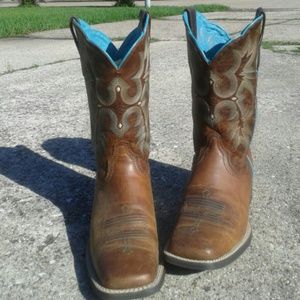 Ariat cowgirl boots