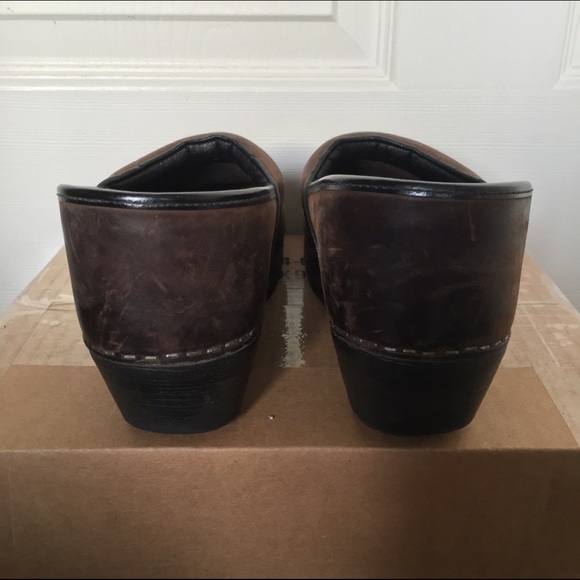 ✖️SOLD✖️ Ecco Traditional Clogs in Brown Leather - Picture 2 of 4