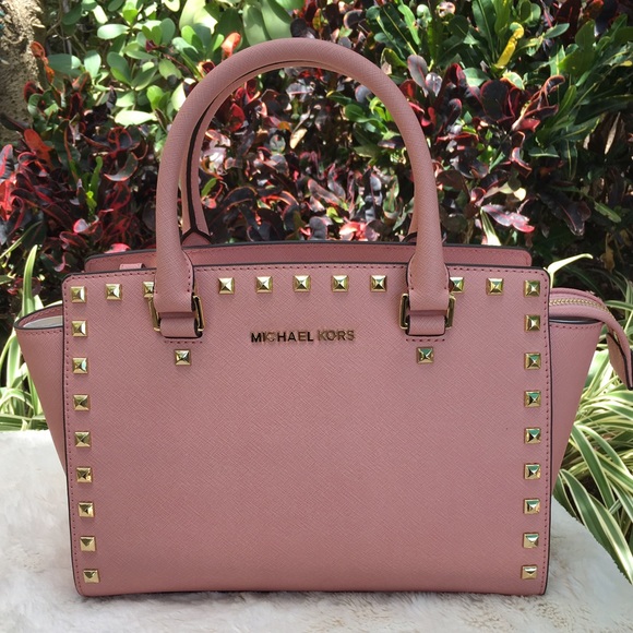 Michael Kors Handbags - FINAL PRICE 🌸 Michael Kors Selma Stud