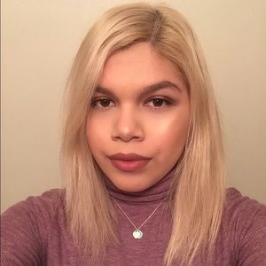 Meet your Posher, Cassandra