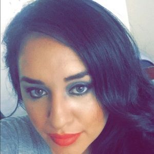 Meet your Posher, Clarissa