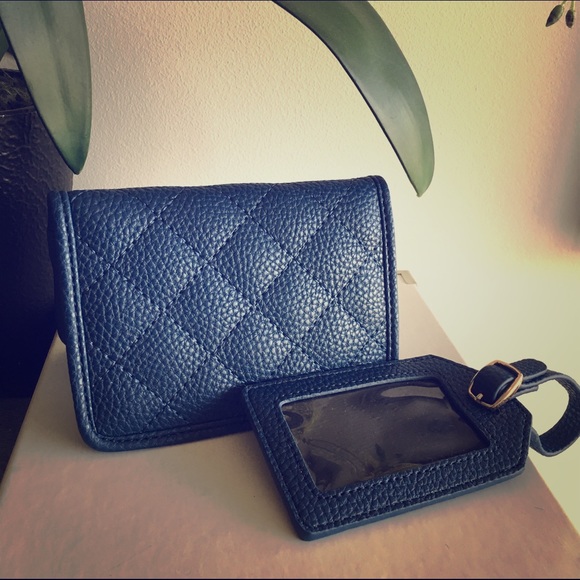 ✖️SOLD✖️ Neiman Passport Wallet & Luggage Tag Set - Picture 1 of 4