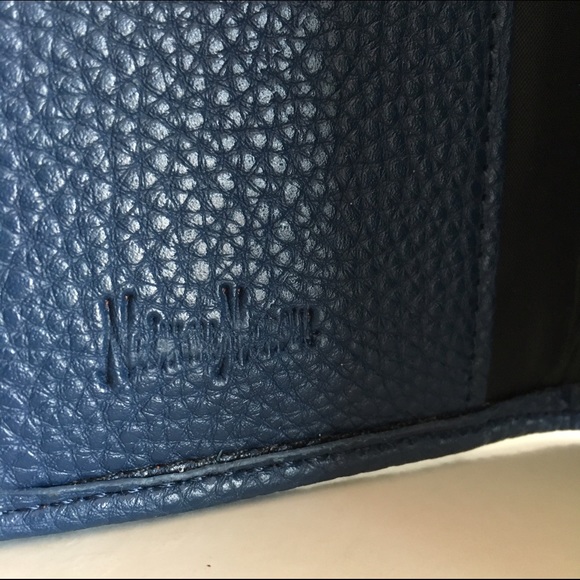 ✖️SOLD✖️ Neiman Passport Wallet & Luggage Tag Set - Picture 3 of 4