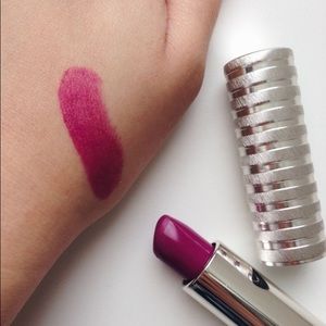 👑HOST PICK👑 Clinique Matte PLUM Lipstick