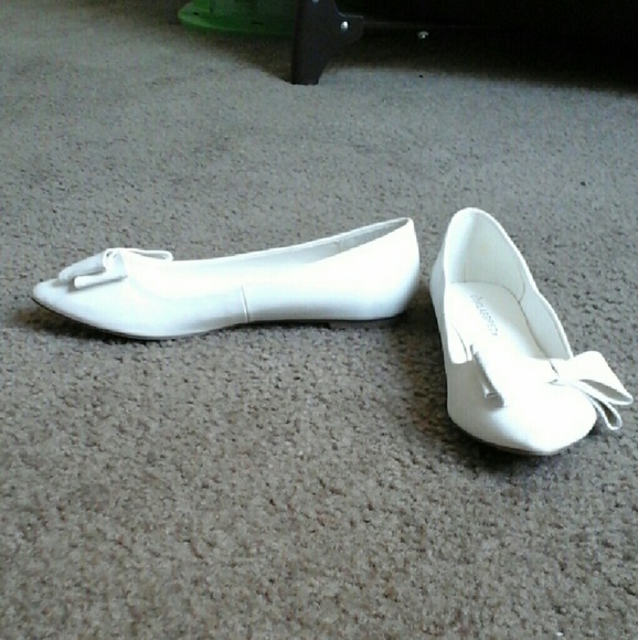White Pointy Toe Flats