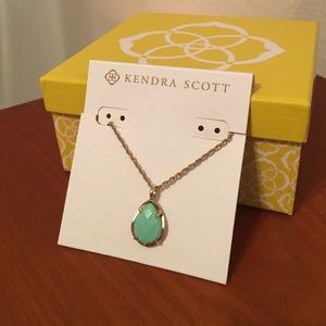 ✨NWOT✨ Kendra Scott kiri necklace