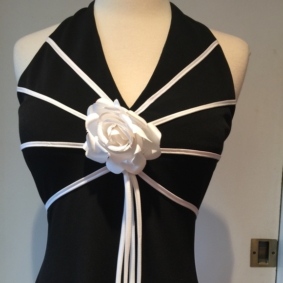 CACHET Matte Jersey Halter Dress - Picture 3 of 5