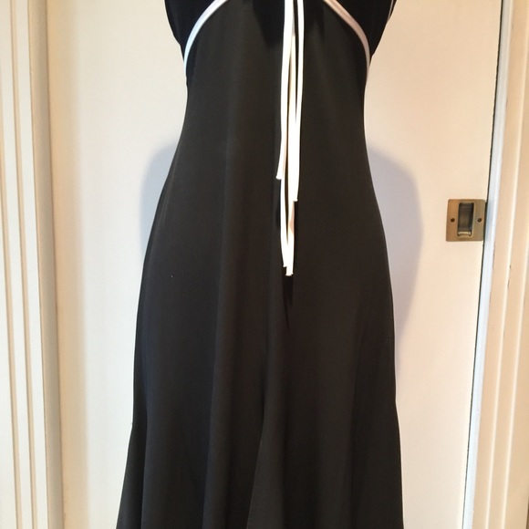 CACHET Matte Jersey Halter Dress - Picture 5 of 5