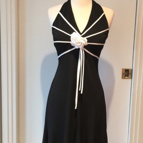 CACHET Matte Jersey Halter Dress - Picture 4 of 5