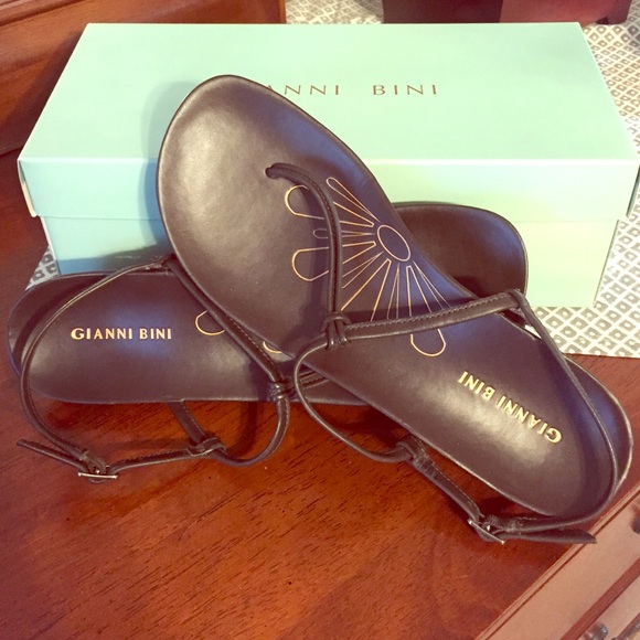 Gianni Bini sandals