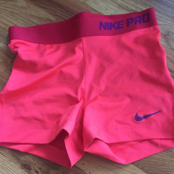 NWOT NIKE PROS!