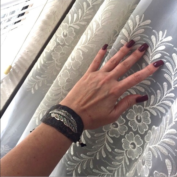 Rustic Abalone & Rhinestones Feather Bracelet - Picture 3 of 4