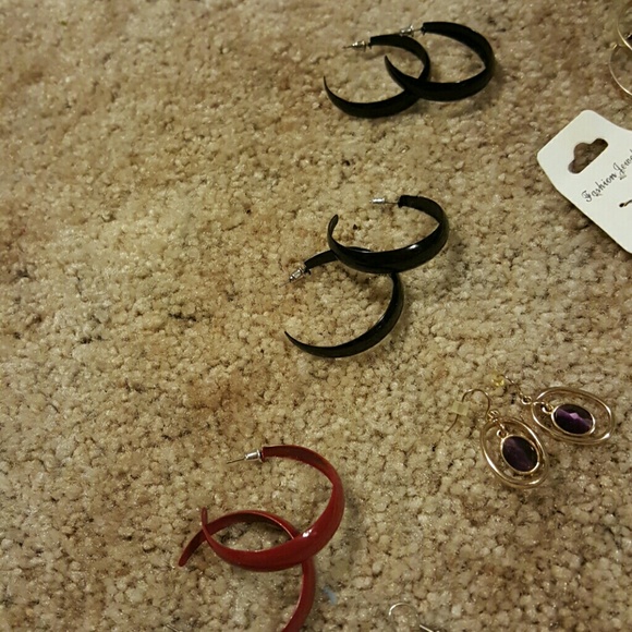 Various earring styles - Picture 4 of 4