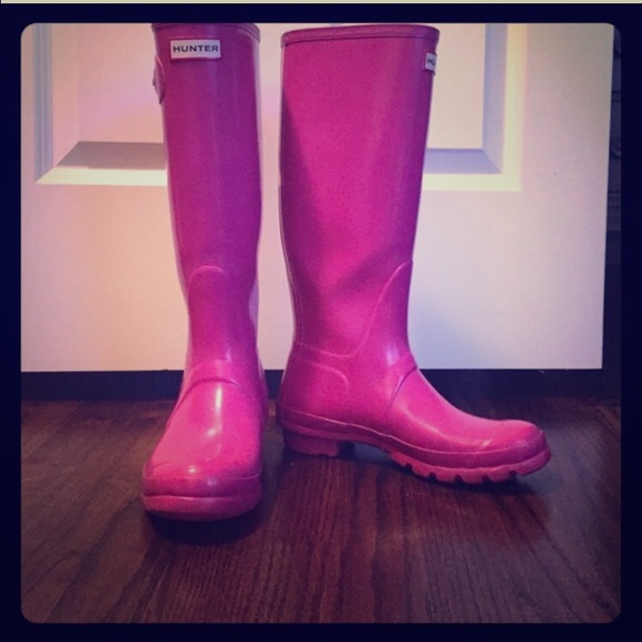Tall hunter rain boots. Size 7