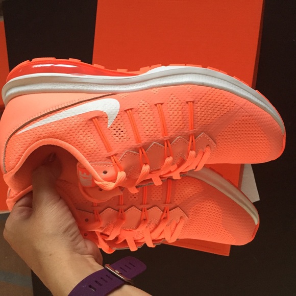 NIKE AUTHENTIC WOMENS AIR MAX SZ 6 NEW - Picture 3 of 4