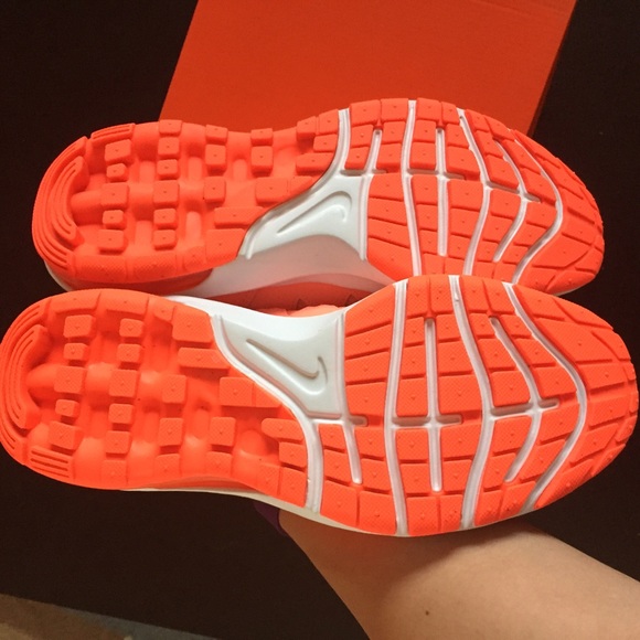 NIKE AUTHENTIC WOMENS AIR MAX SZ 6 NEW - Picture 4 of 4