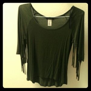 3/4 sleeve tassled top