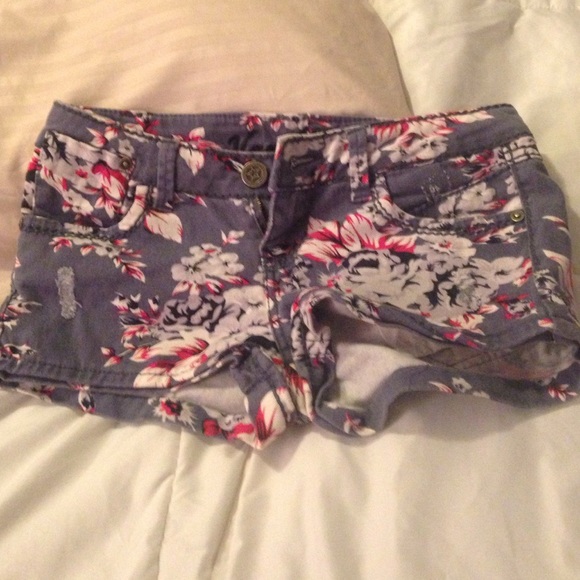 Shorts - Picture 2 of 3