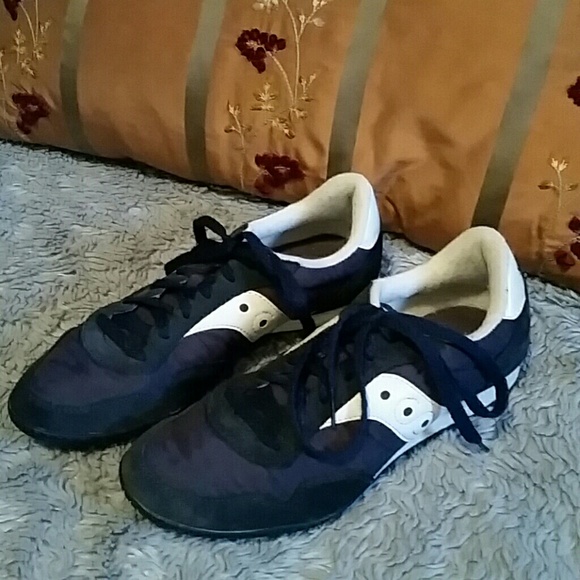 Navy Saucony Sneakers!!