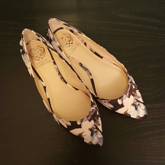 Vince Camuto Alley floral satin flats  size 8