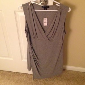 Gray sleeveless v neck top