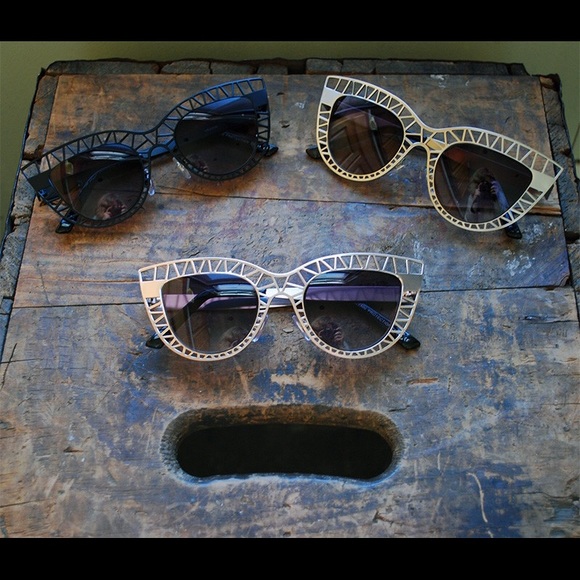 NWT OVERSIZED CAGE CUT OUT CAT EYE SUNGLASSES - Picture 2 of 3