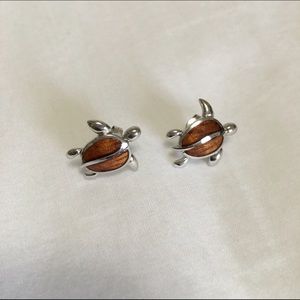 Na Hoku Sterling Silver Honu Earrings