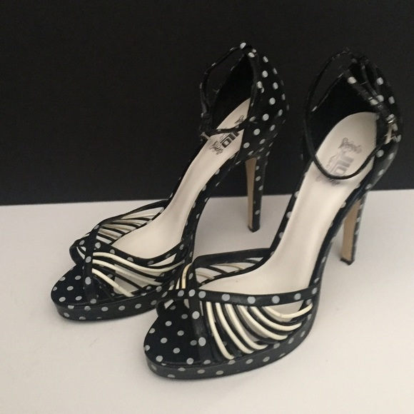 High Heels - Picture 3 of 4