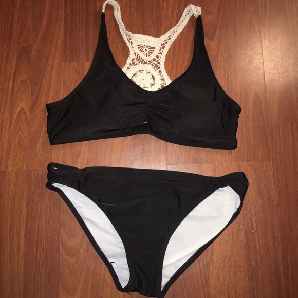 Black razorback bikini!