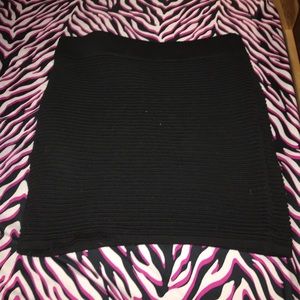 Selling this skirt